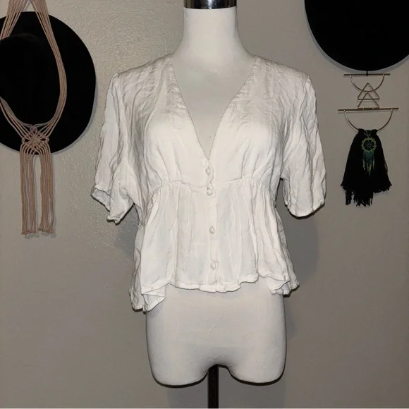 Volcom White Button Up - like new - Picture 1 of 3